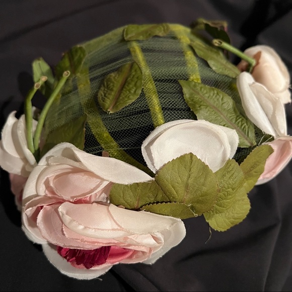 Vintage 1950’s Maison Mendessolle Floral and Net Half Hat - Picture 5 of 14